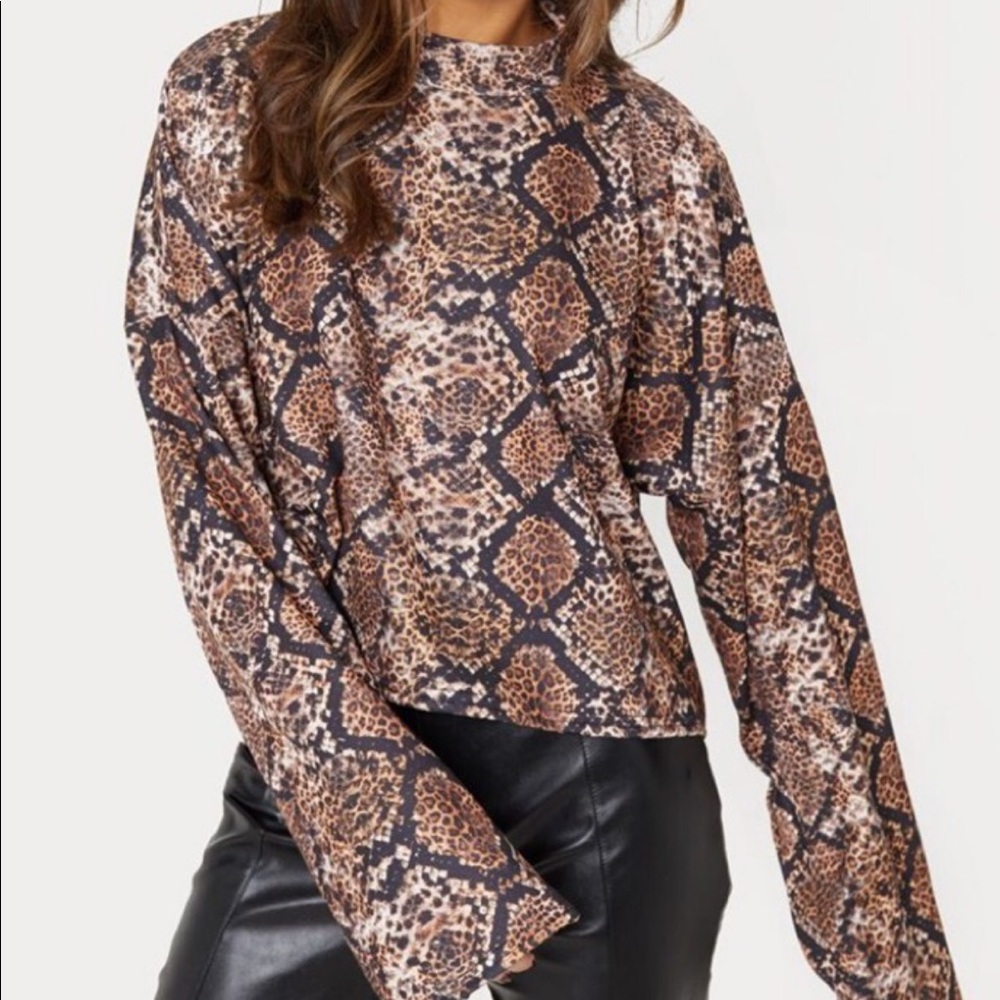 PrettyLittleThing Mock Neck Crop